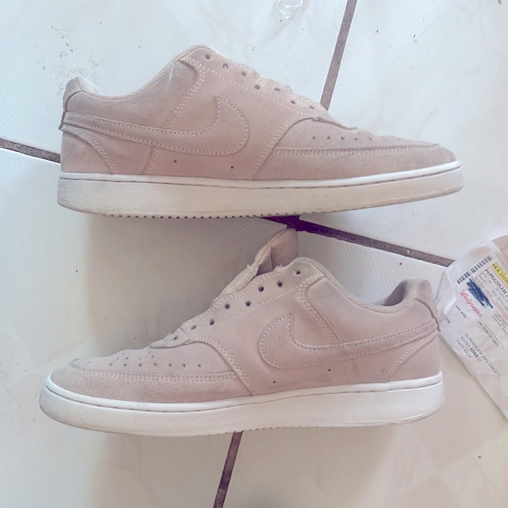 Womens 9 low court pink suede Nikes